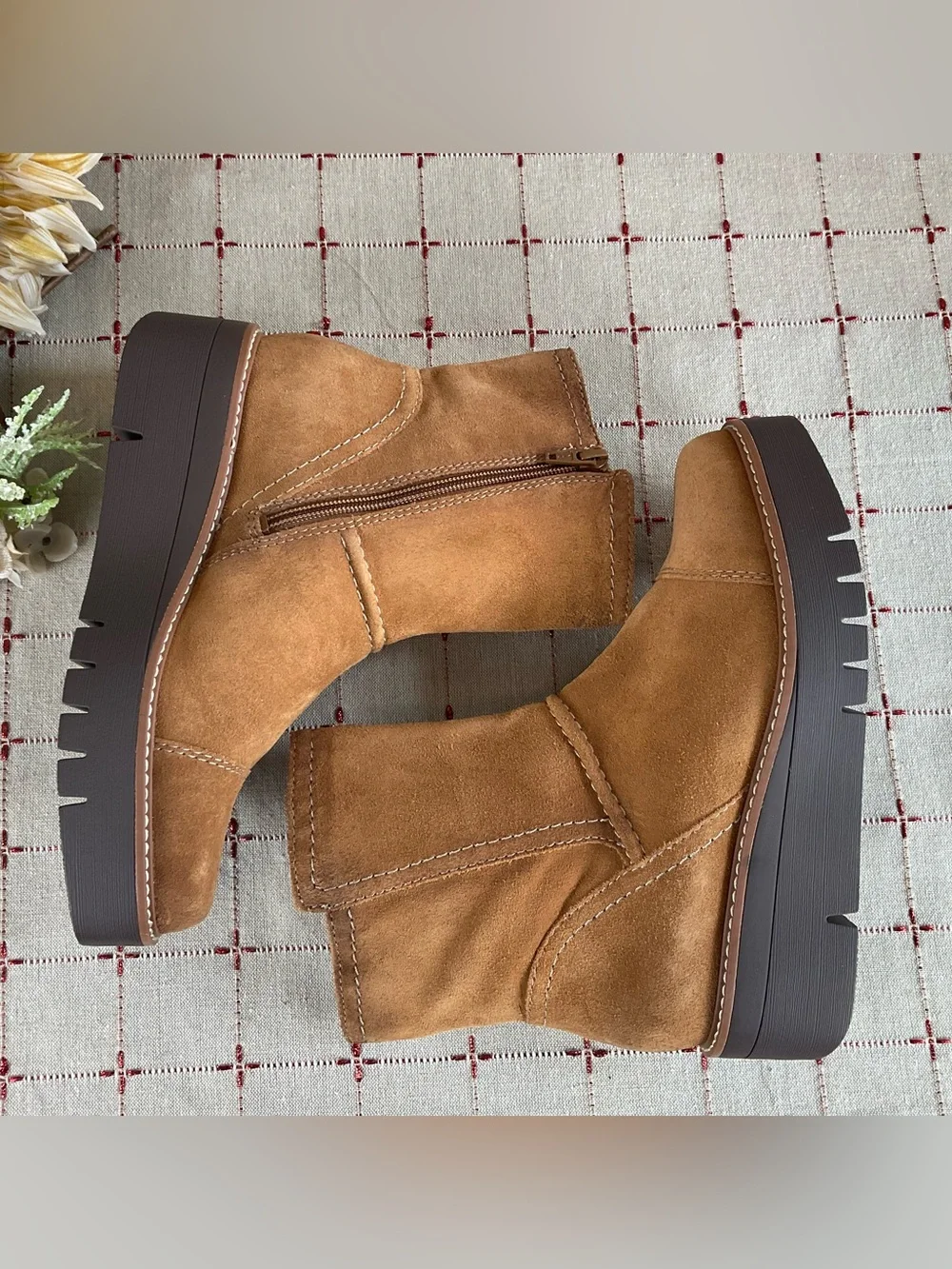 Naturalizer “Wylie” Tawny Brown Suede Wedge Platform Ankle Boots Size 6.5